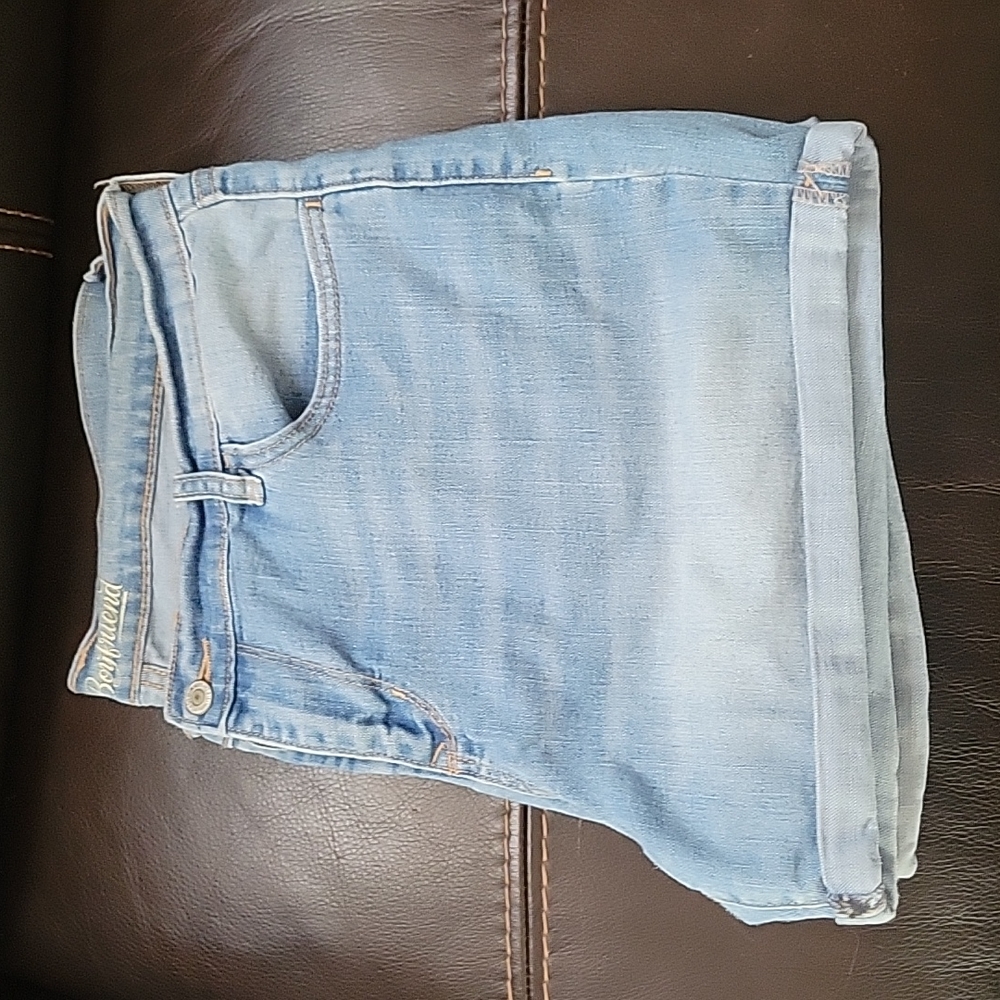 Old Navy Boyfriend Jean Shorts in Light-Blue